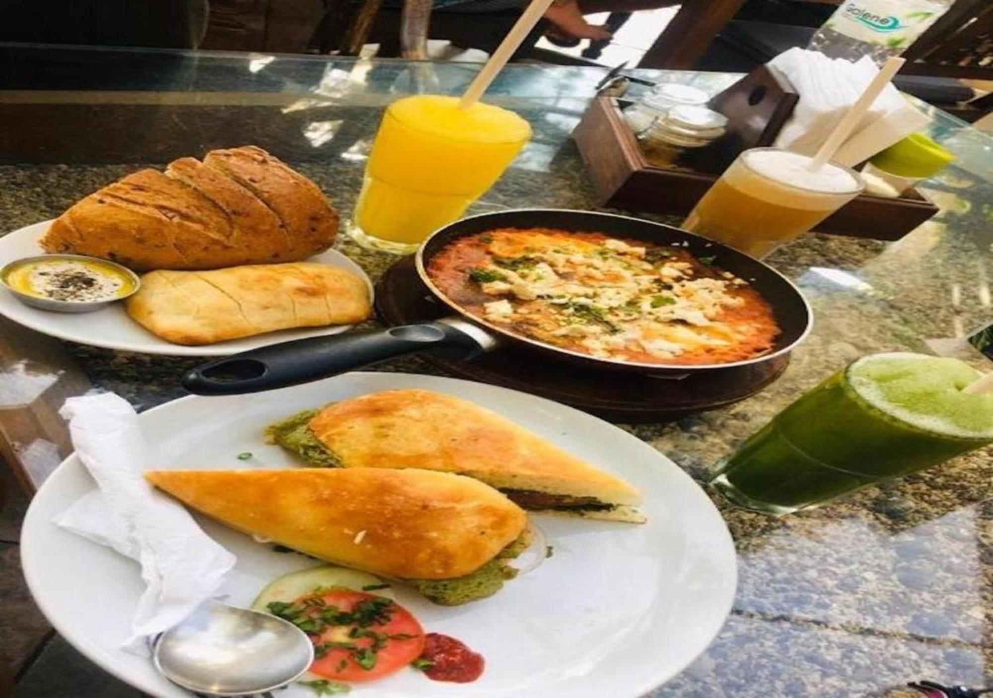 La Serene Punjabi Bagh Hotel