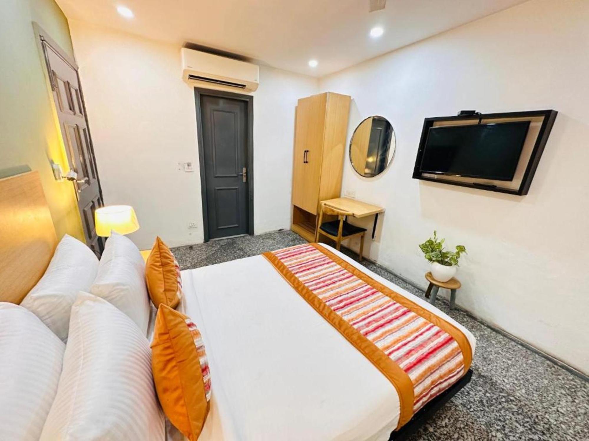 Hotel La Serene Punjabi Bagh New Delhi