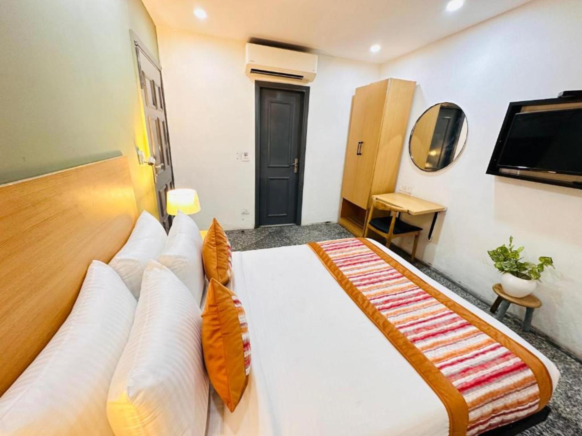 La Serene Punjabi Bagh Hotel New Delhi