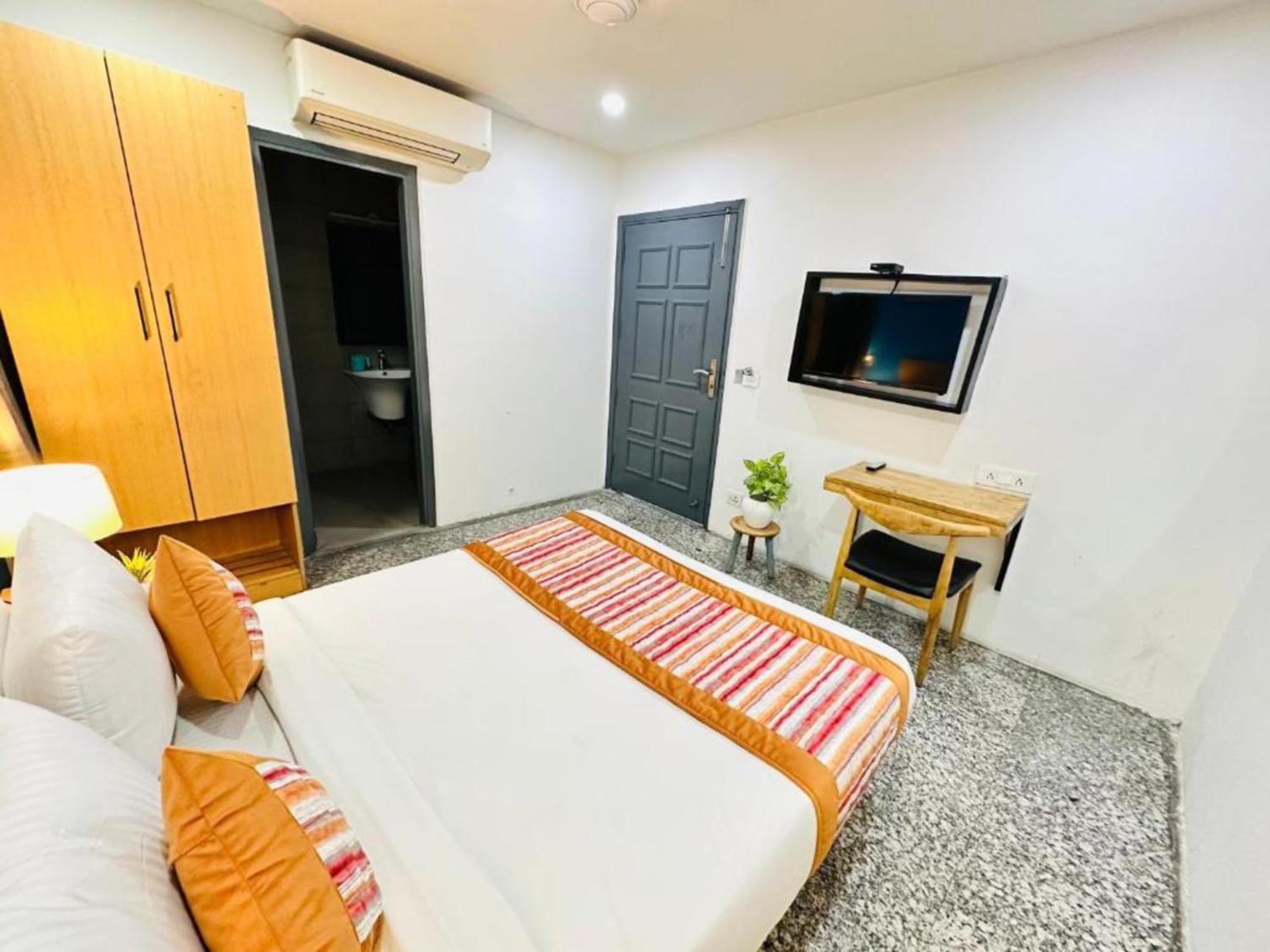 Hotel La Serene Punjabi Bagh New Delhi