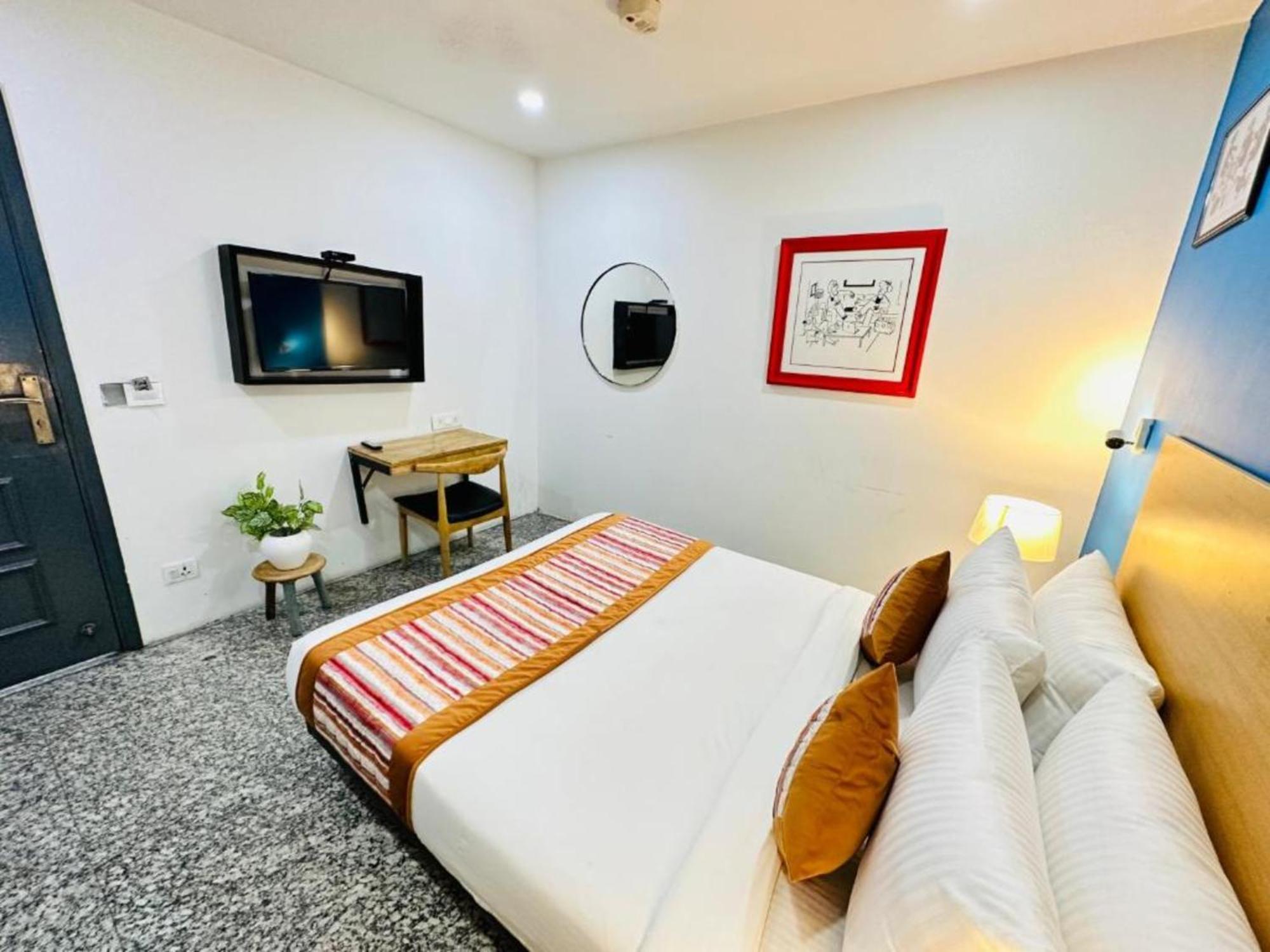 Hotel La Serene Punjabi Bagh 3*