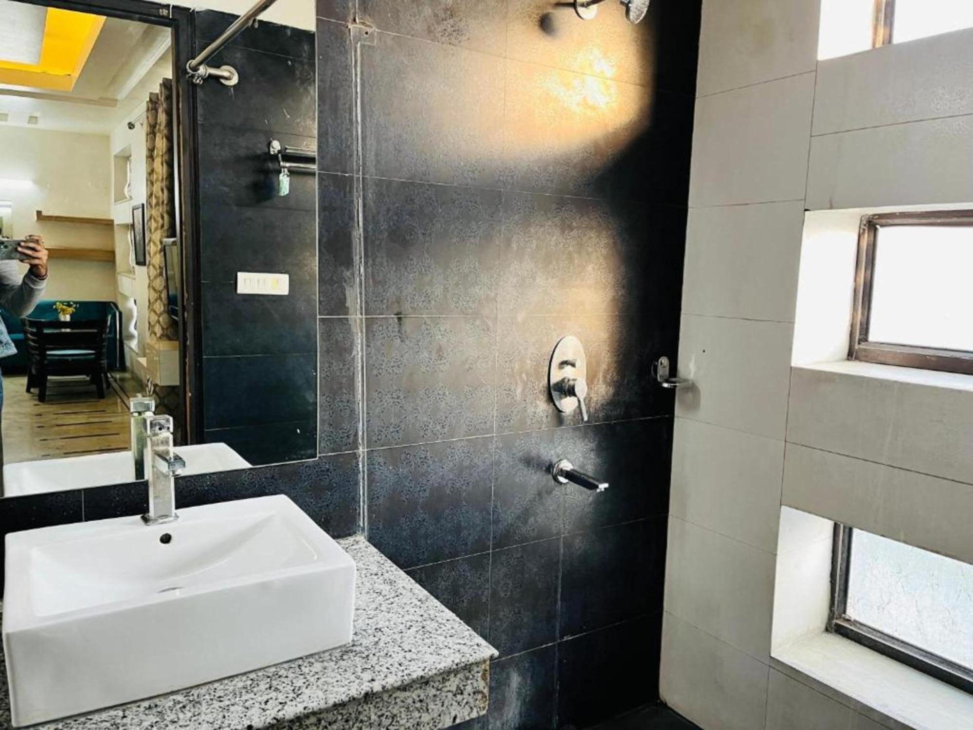 Hotel La Serene Punjabi Bagh